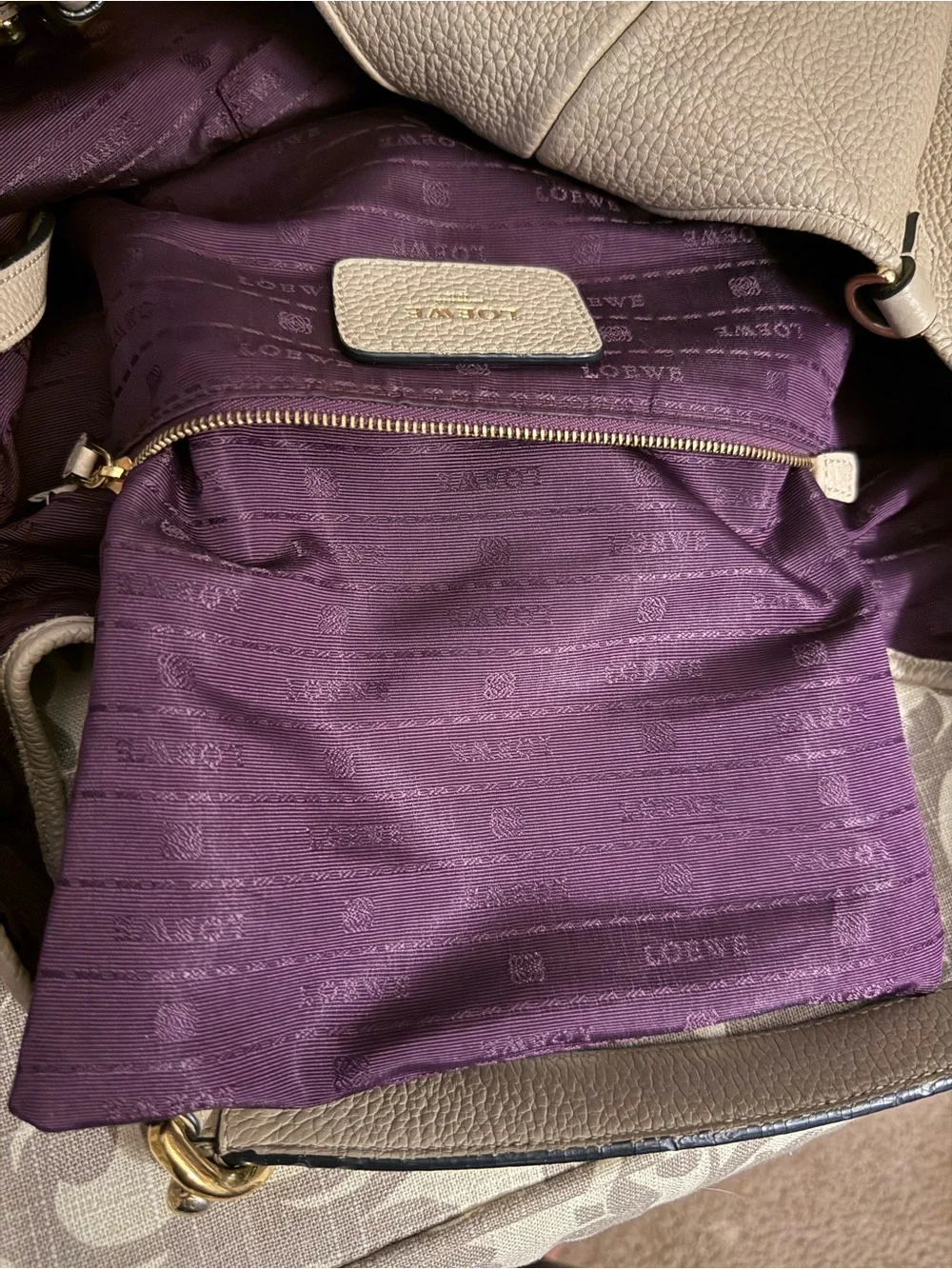 Loewe cream pebble